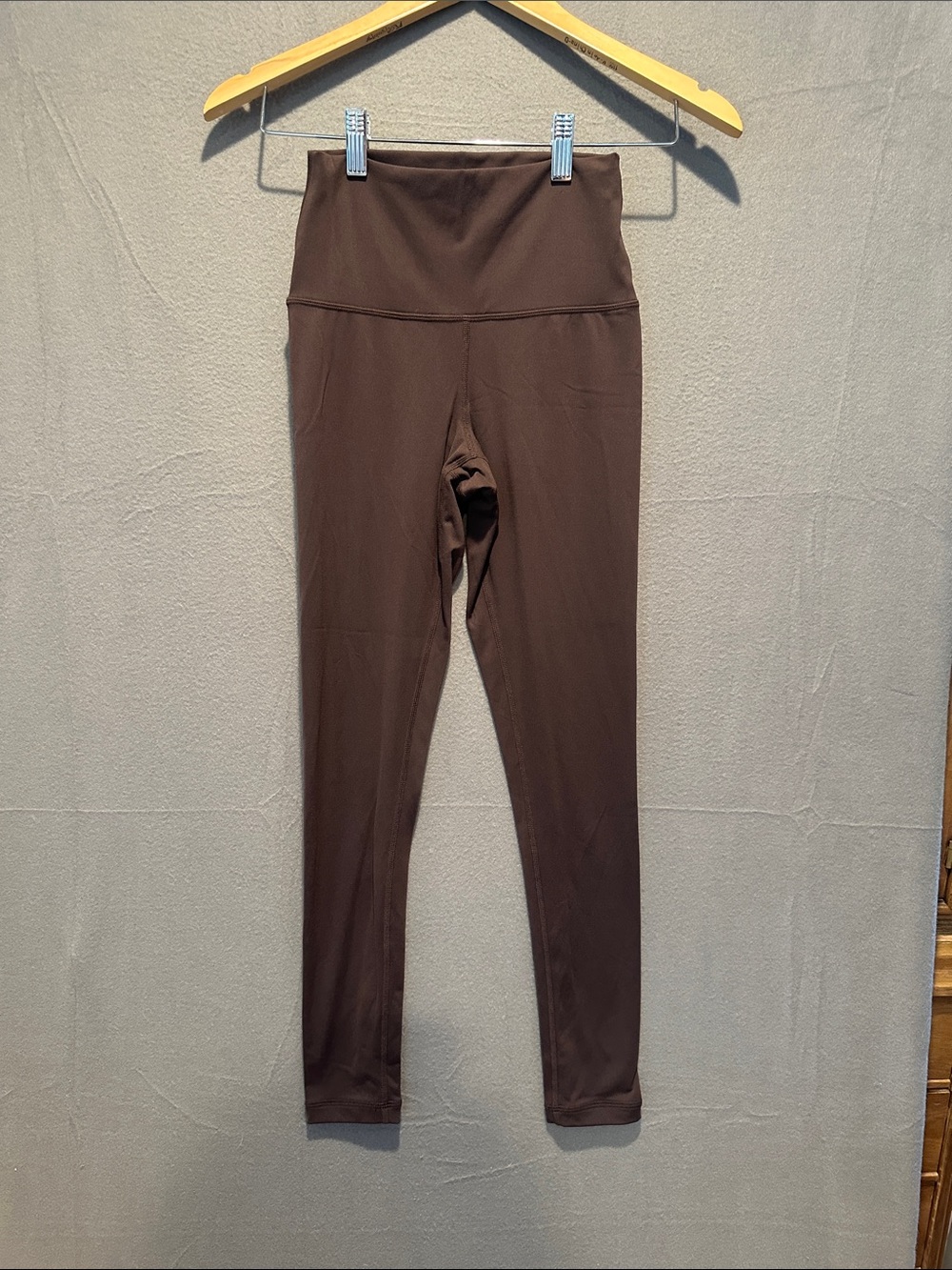 High-Rise Brown Leggings - Smooth Stretch Fit